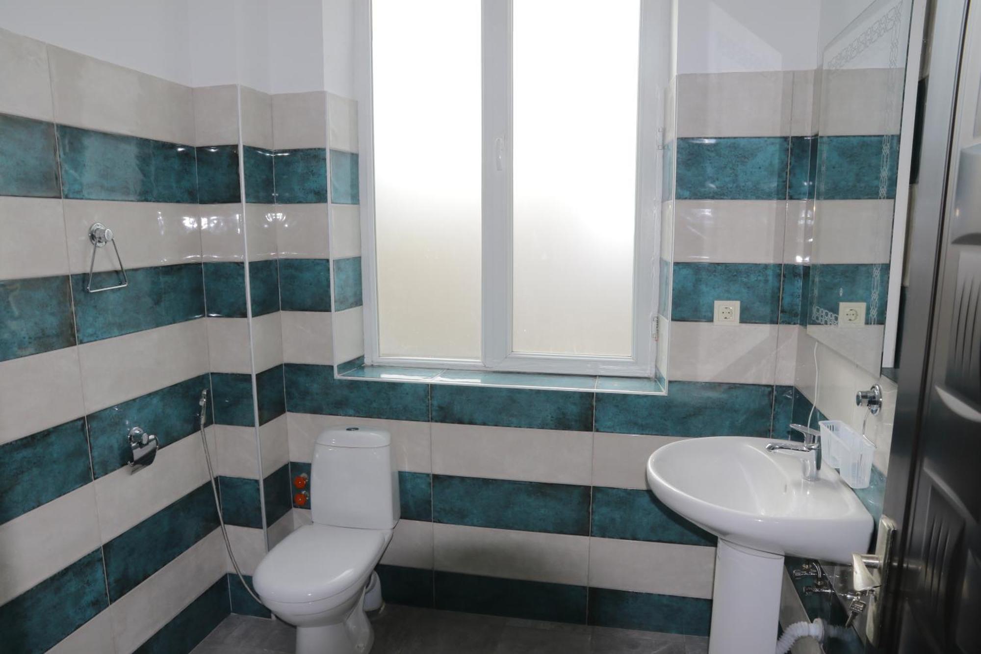 Hotel Aguna Кутаиси Екстериор снимка