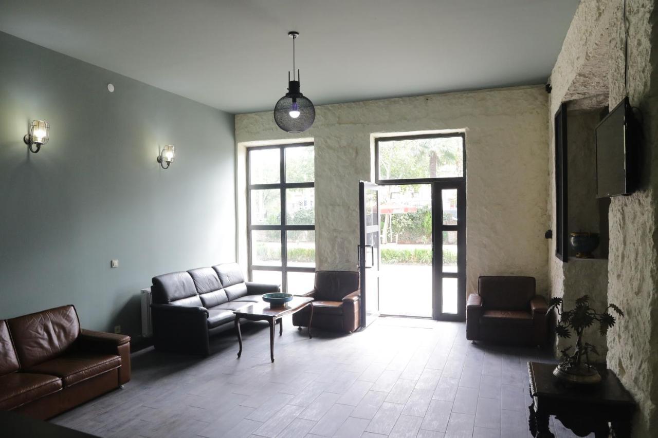 Hotel Aguna Кутаиси Екстериор снимка