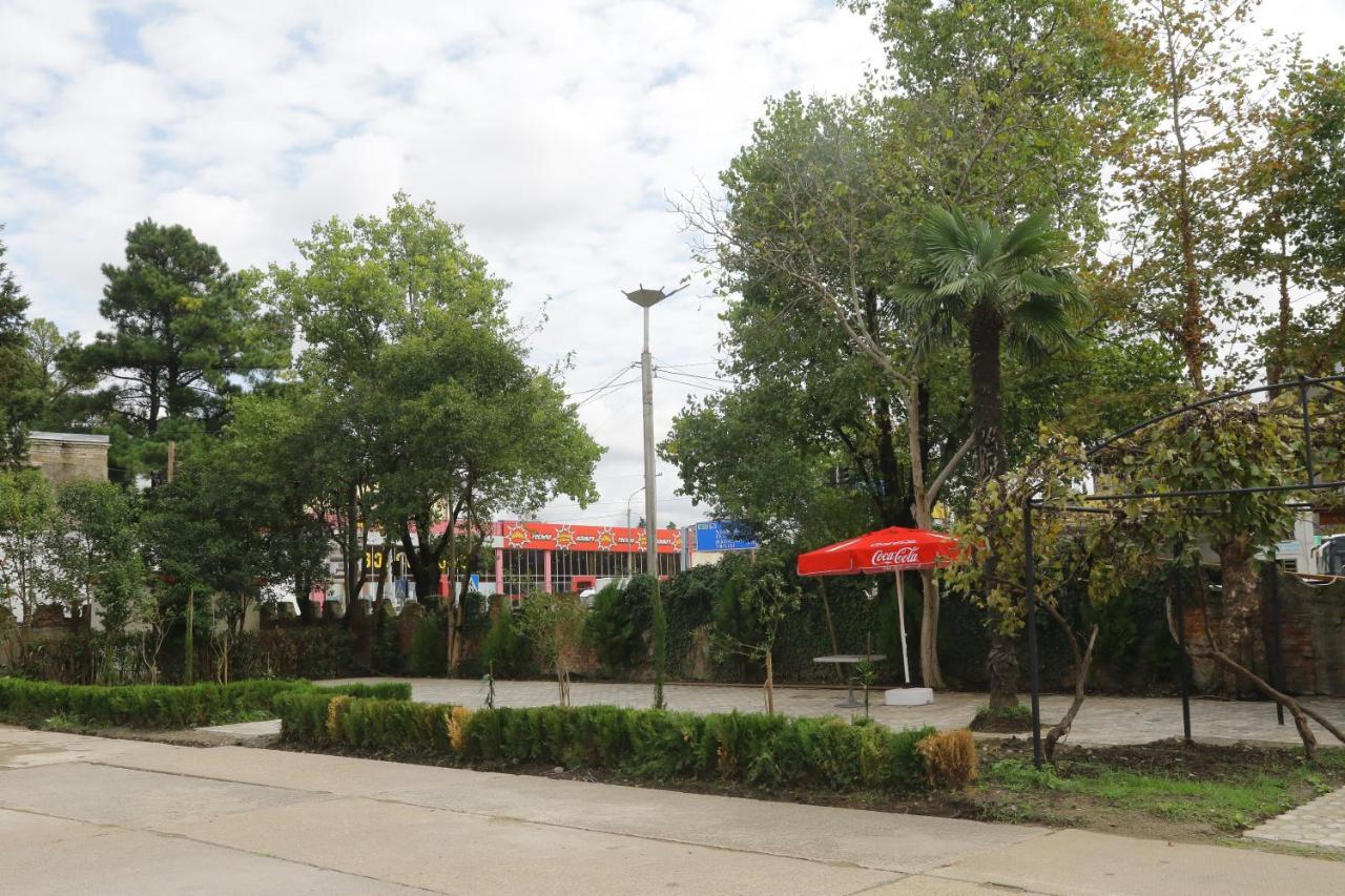 Hotel Aguna Кутаиси Екстериор снимка