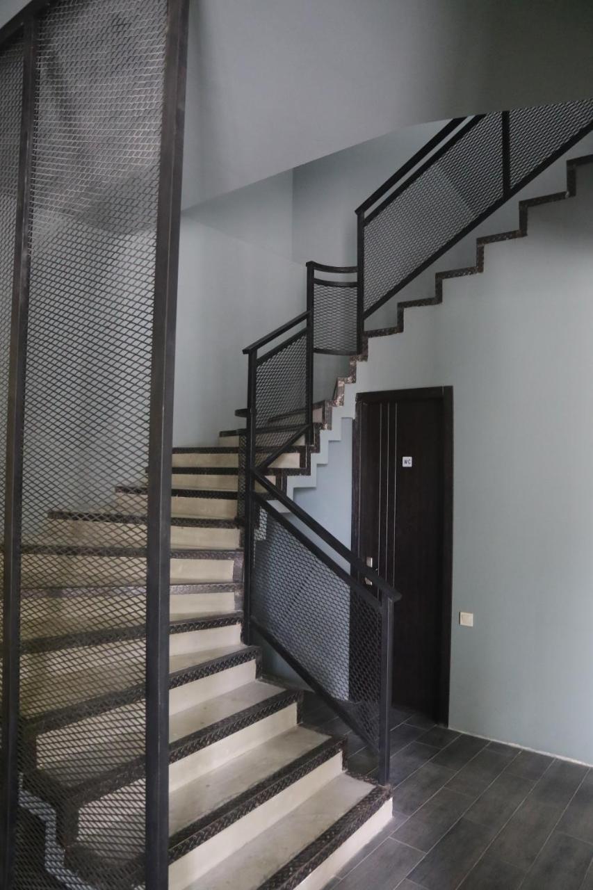 Hotel Aguna Кутаиси Екстериор снимка
