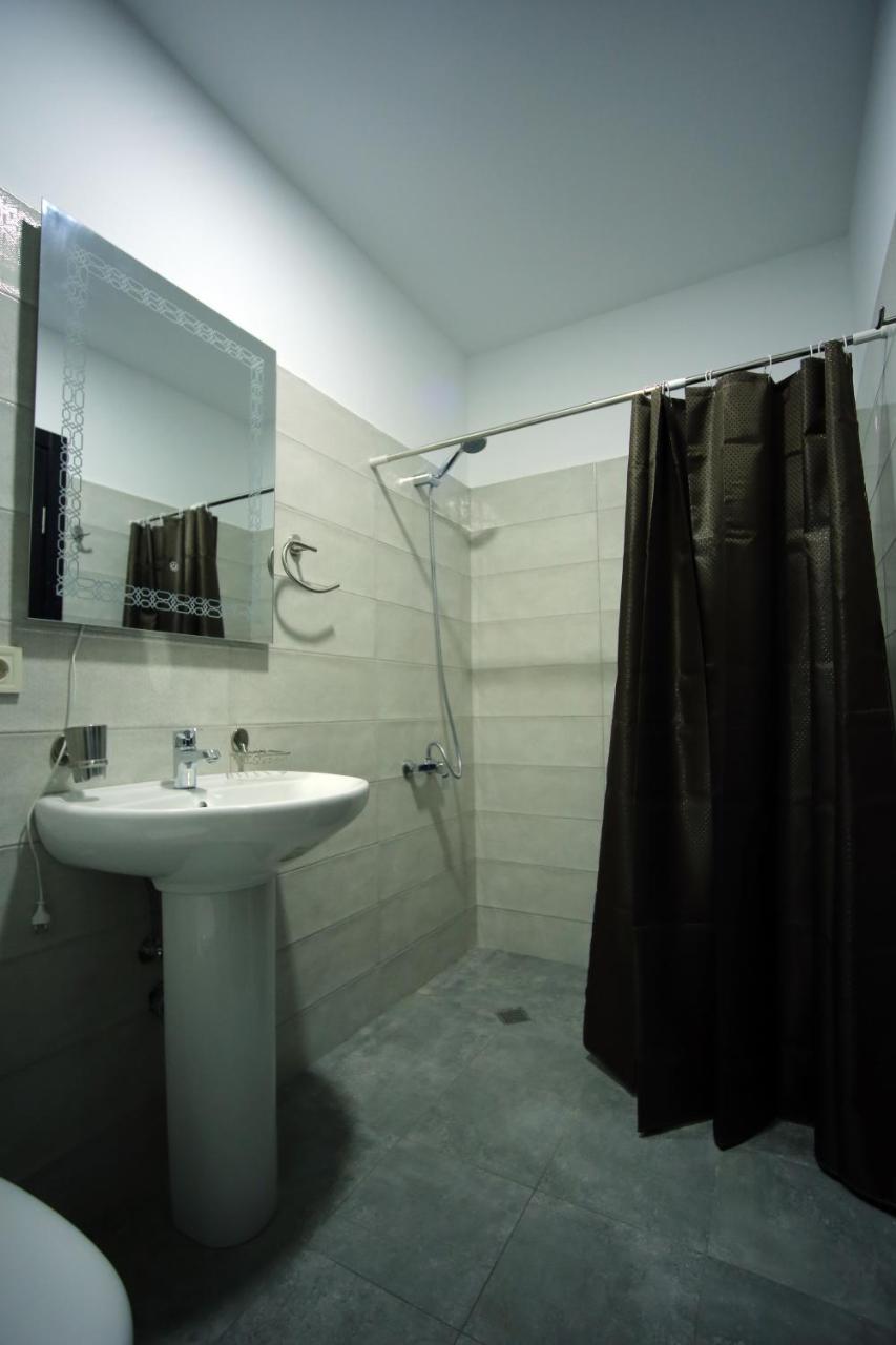 Hotel Aguna Кутаиси Екстериор снимка